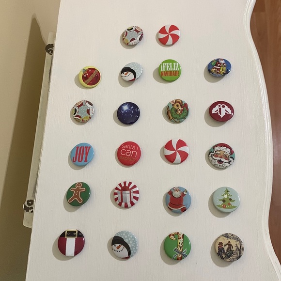 🎄Funny Christmas Buttons - 22 Pieces🎄 - Picture 1 of 16